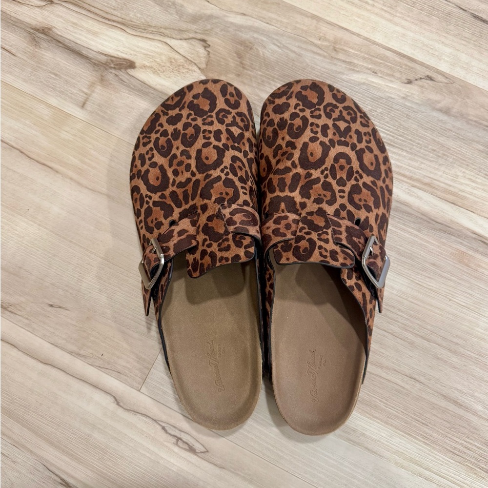 Universal Thread Women’s Leopard Print Slip-On Clog with Buckle EUC size 8 & 9 - Picture 3 of 4